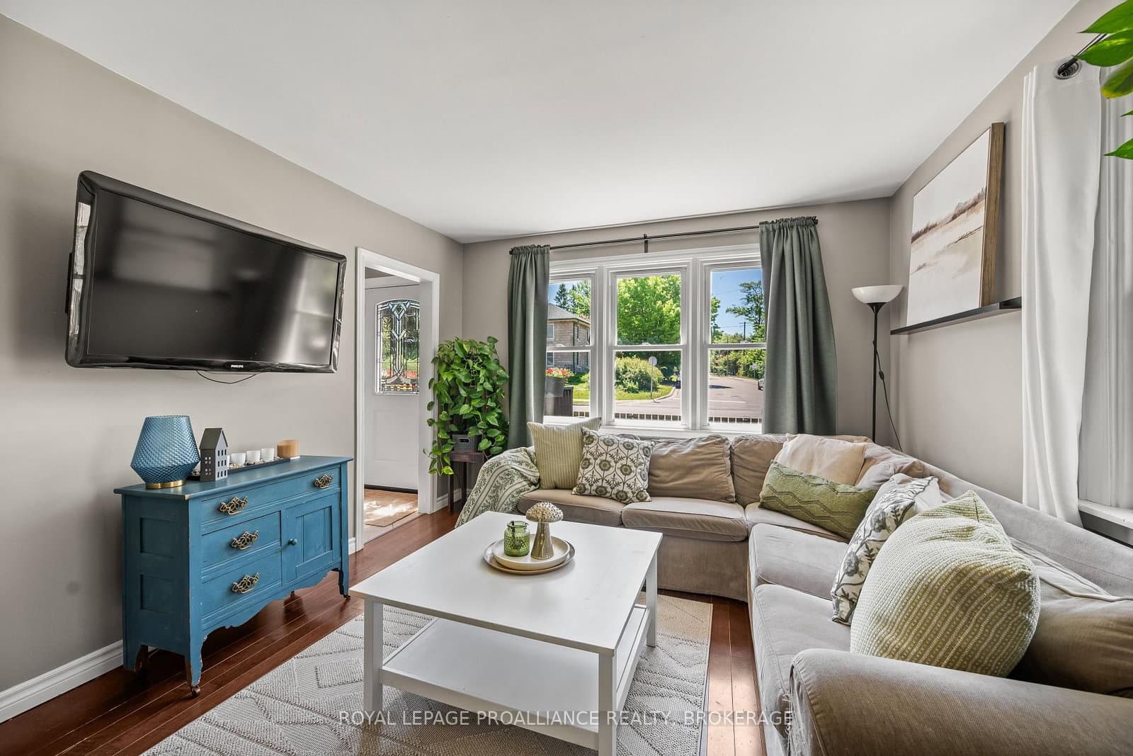 560 King Street W thumbnail 9