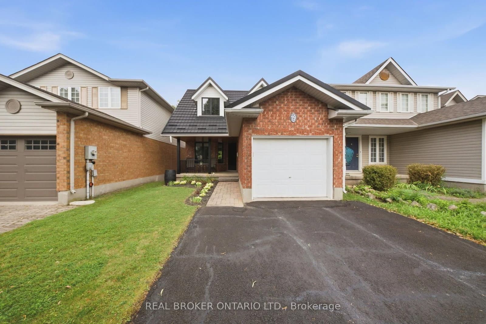 19 Boulder Crescent - Image 1