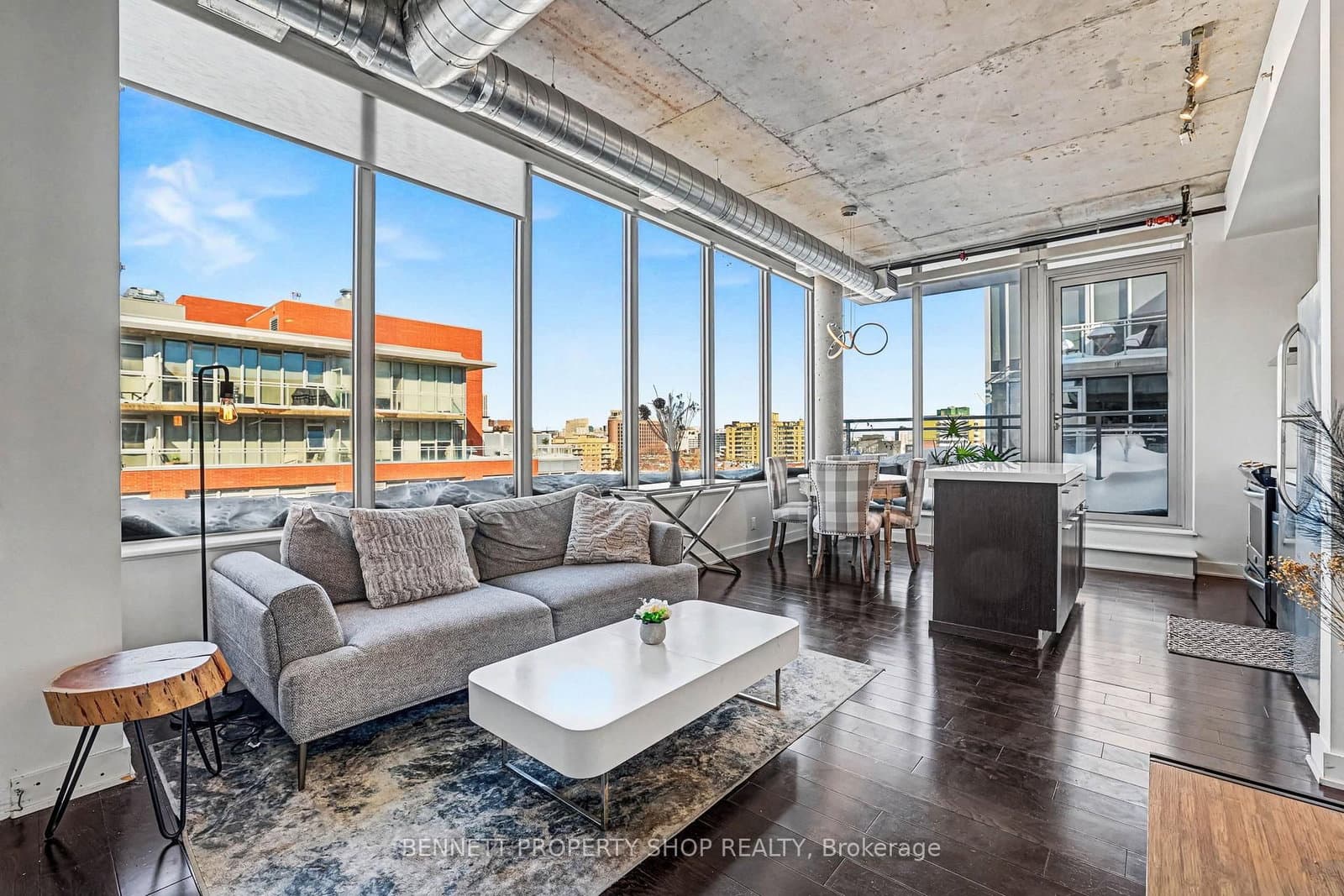 360 McLeod Street, Unit 811 thumbnail 2