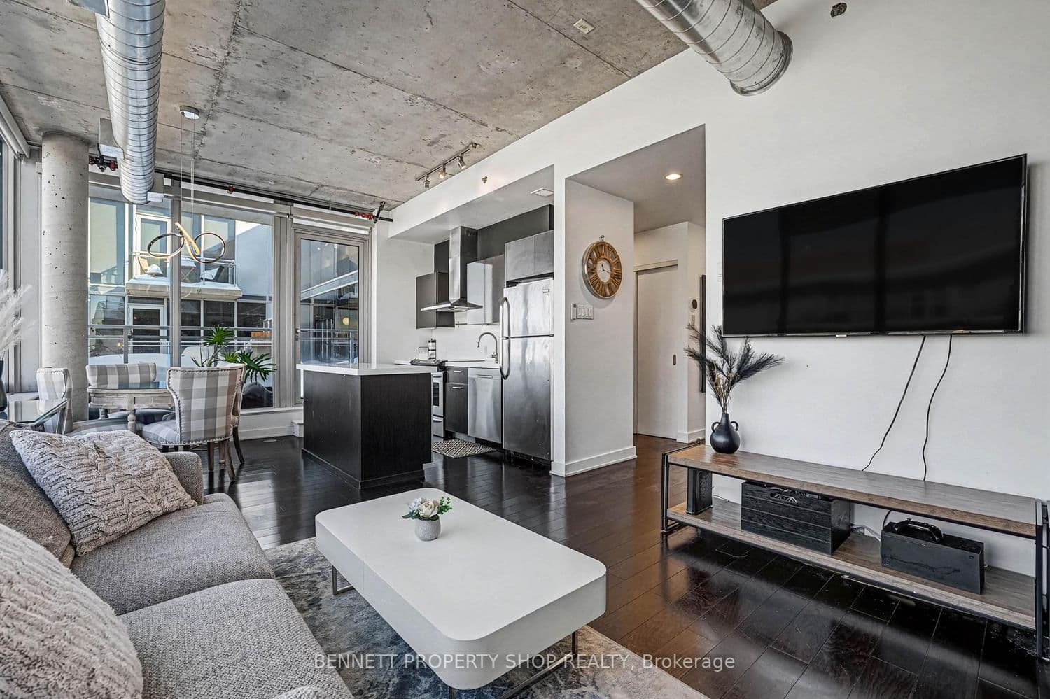 360 McLeod Street, Unit 811 thumbnail 3