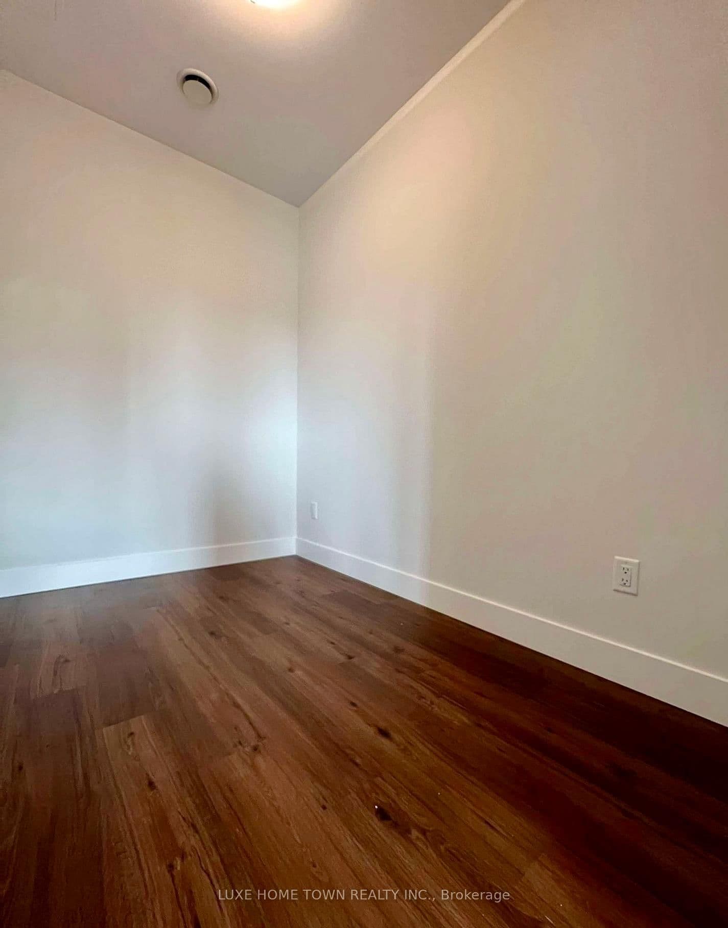 1000 Lackner Place, Unit 606 thumbnail 5