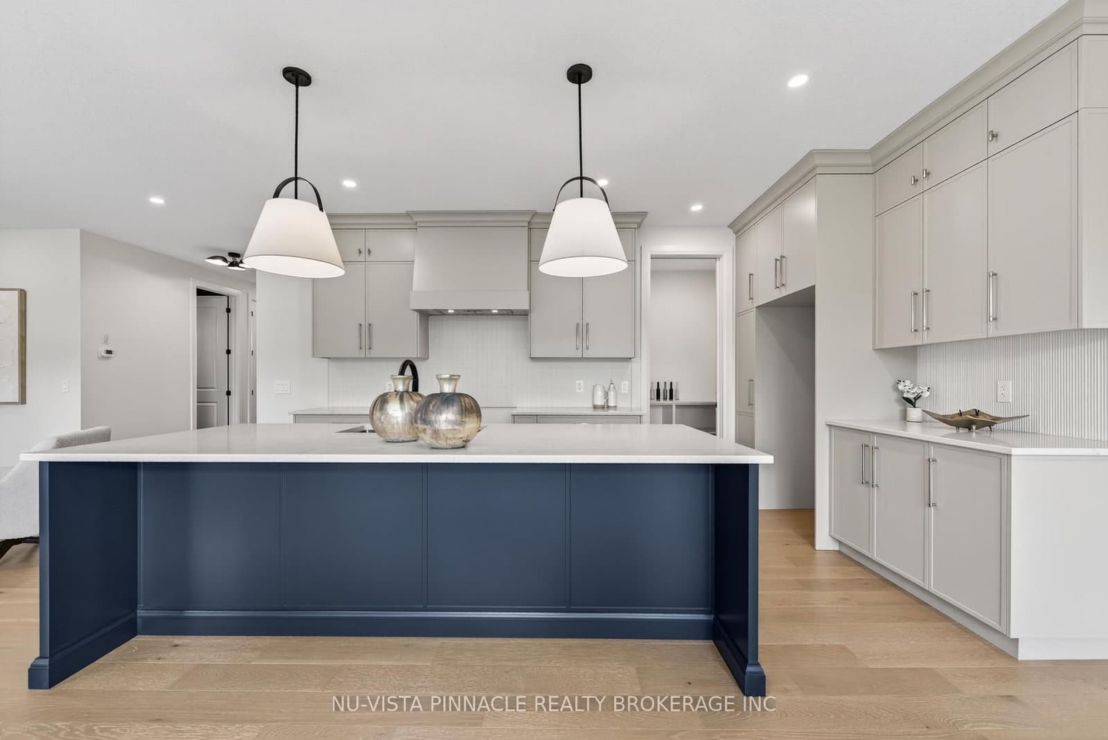 6875 Heathwoods Avenue thumbnail 11