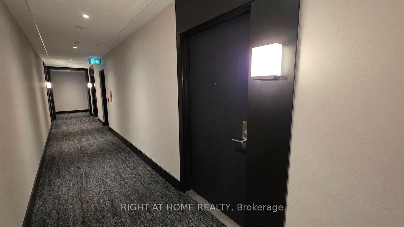 55 Duke Street W, Unit 412 thumbnail 4