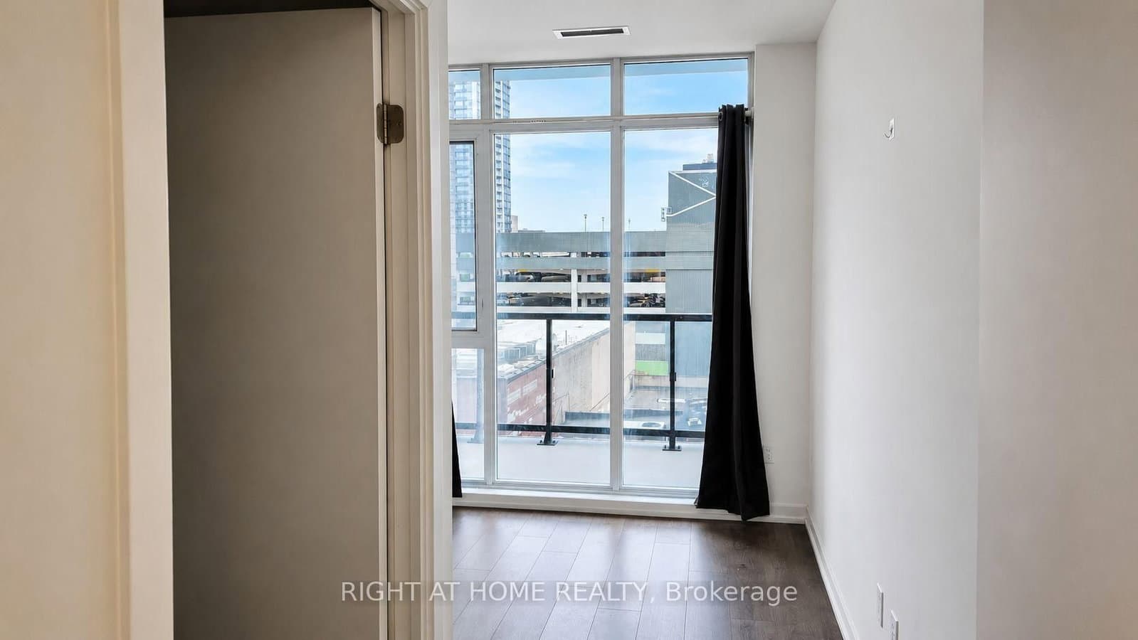 55 Duke Street W, Unit 412 thumbnail 5
