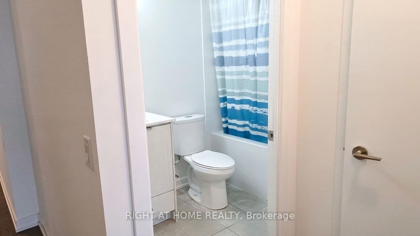 55 Duke Street W, Unit 412 thumbnail 8