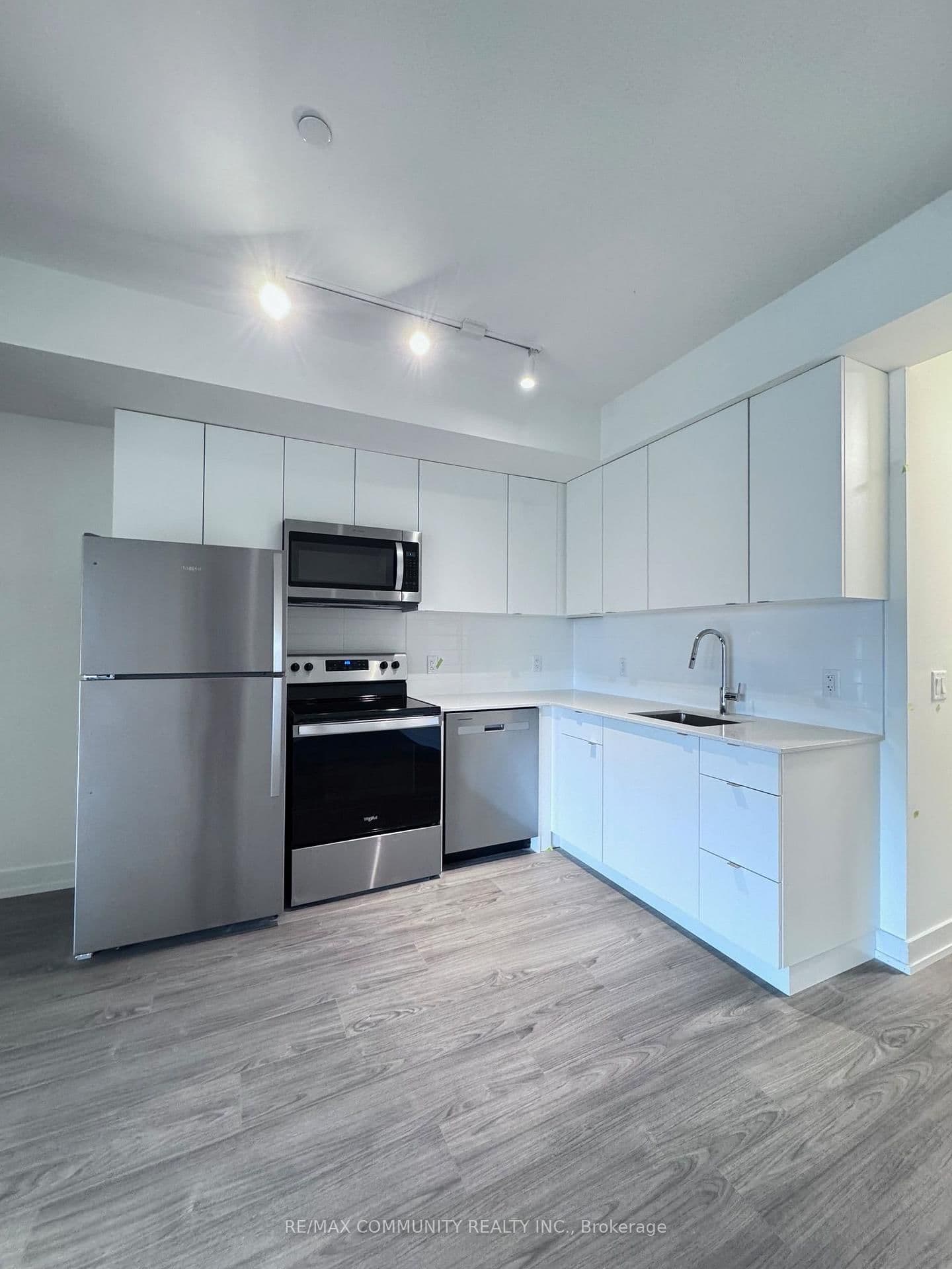 16 Melbourne Avenue, Unit 102B thumbnail 10