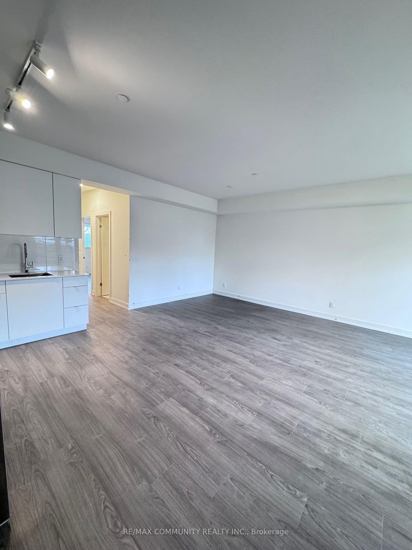16 Melbourne Avenue, Unit 102B thumbnail 9