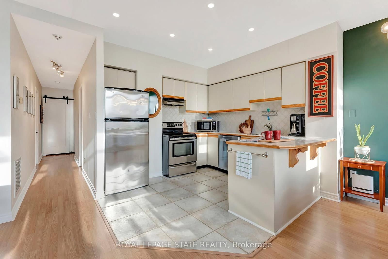 36 James Street S, Unit 701 thumbnail 14