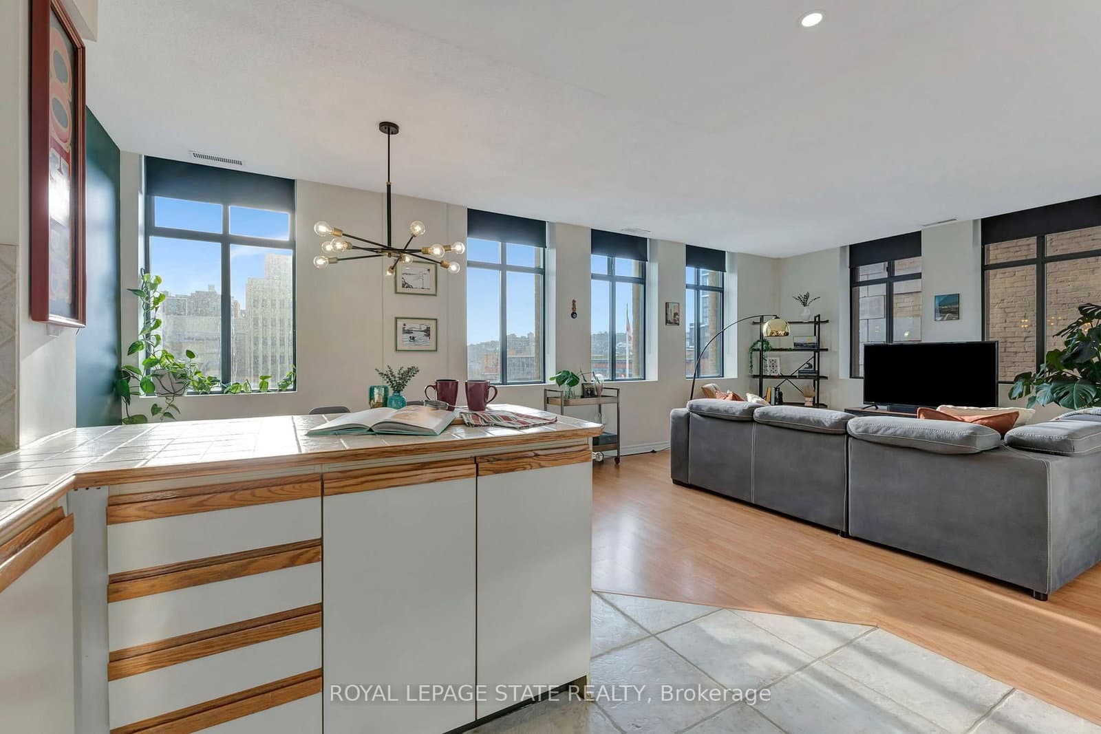 36 James Street S, Unit 701 thumbnail 17