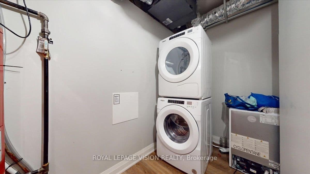120 Summersides Boulevard, Unit 207 thumbnail 20