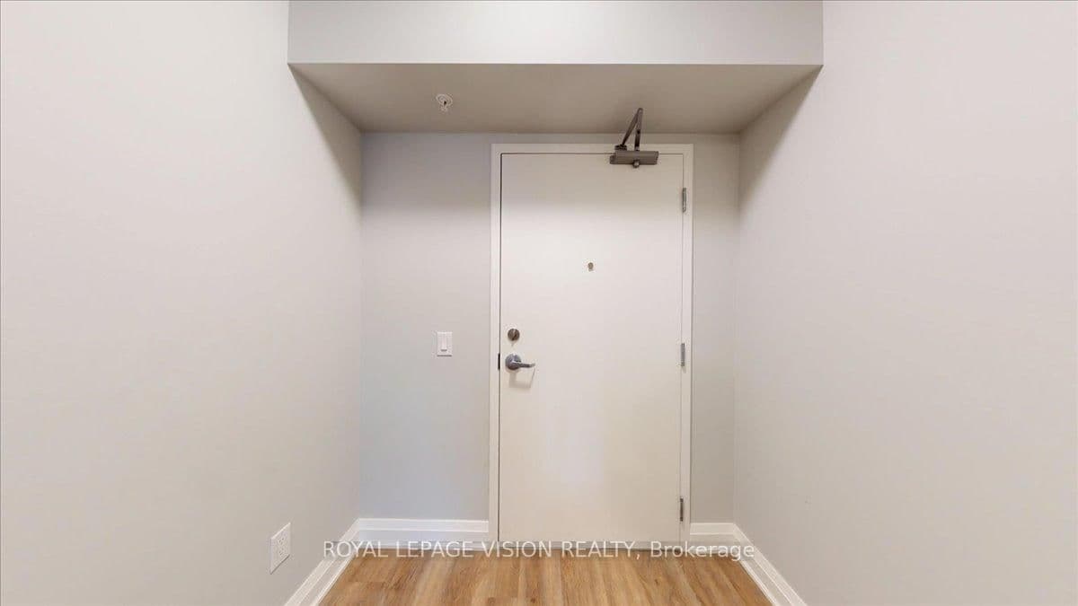 120 Summersides Boulevard, Unit 207 thumbnail 8