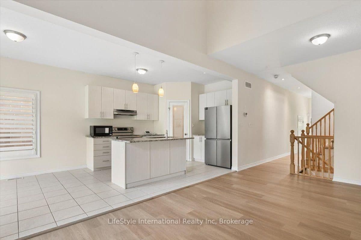 242 Moorlands Crescent S thumbnail 10