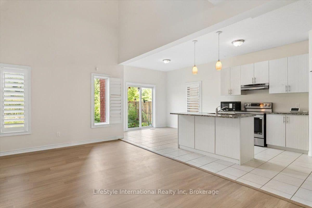 242 Moorlands Crescent S thumbnail 12