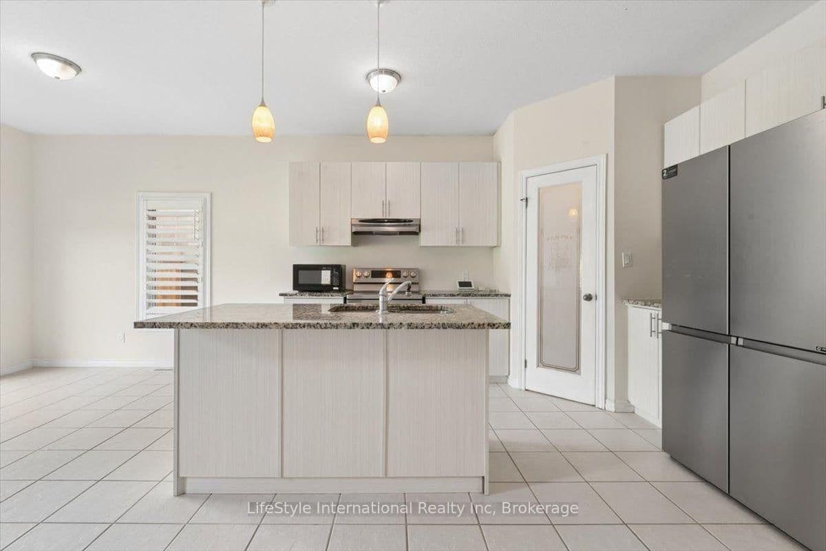 242 Moorlands Crescent S thumbnail 13