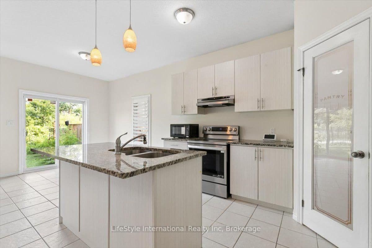 242 Moorlands Crescent S thumbnail 14