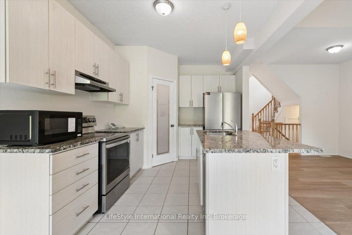 242 Moorlands Crescent S thumbnail 16
