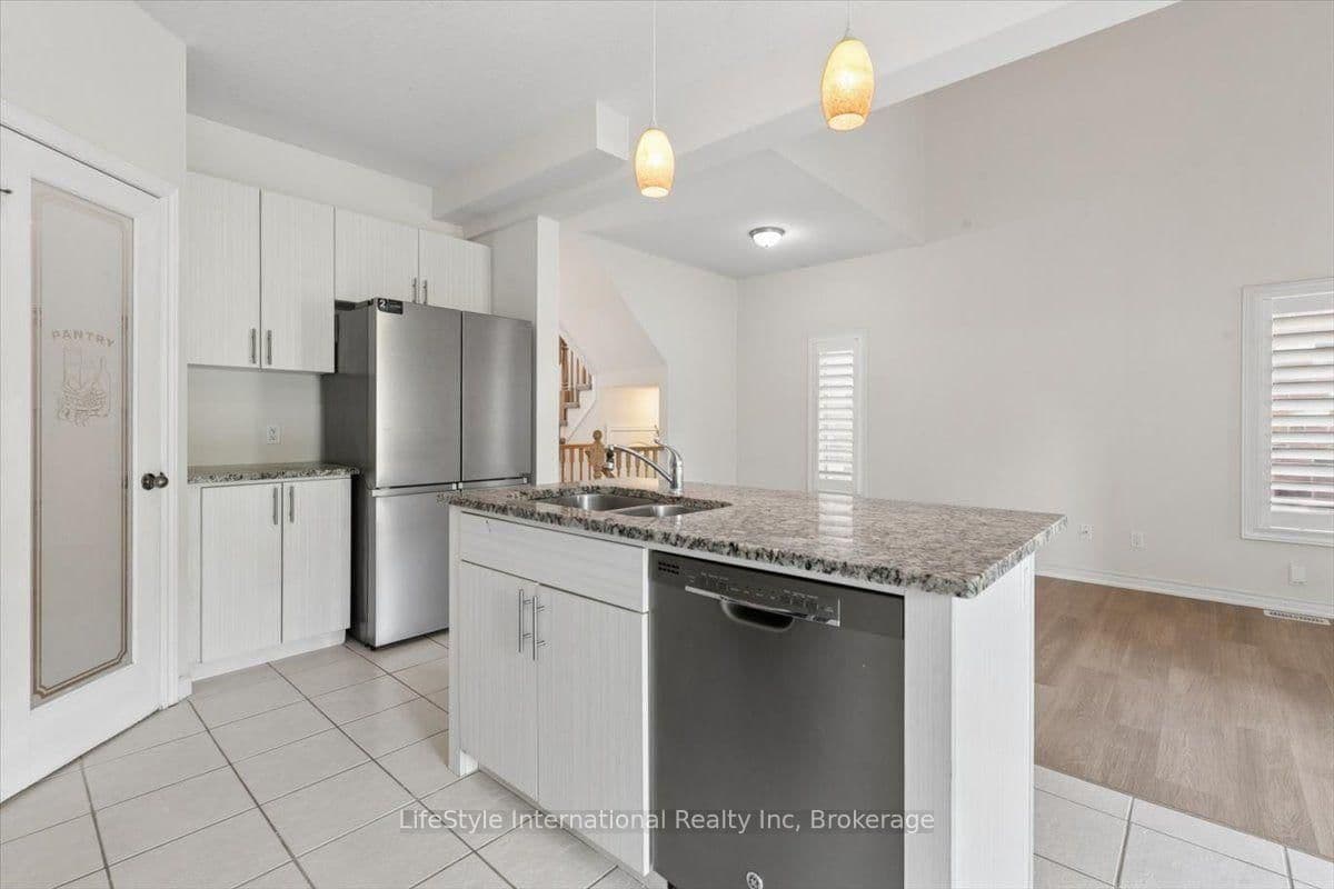 242 Moorlands Crescent S thumbnail 17