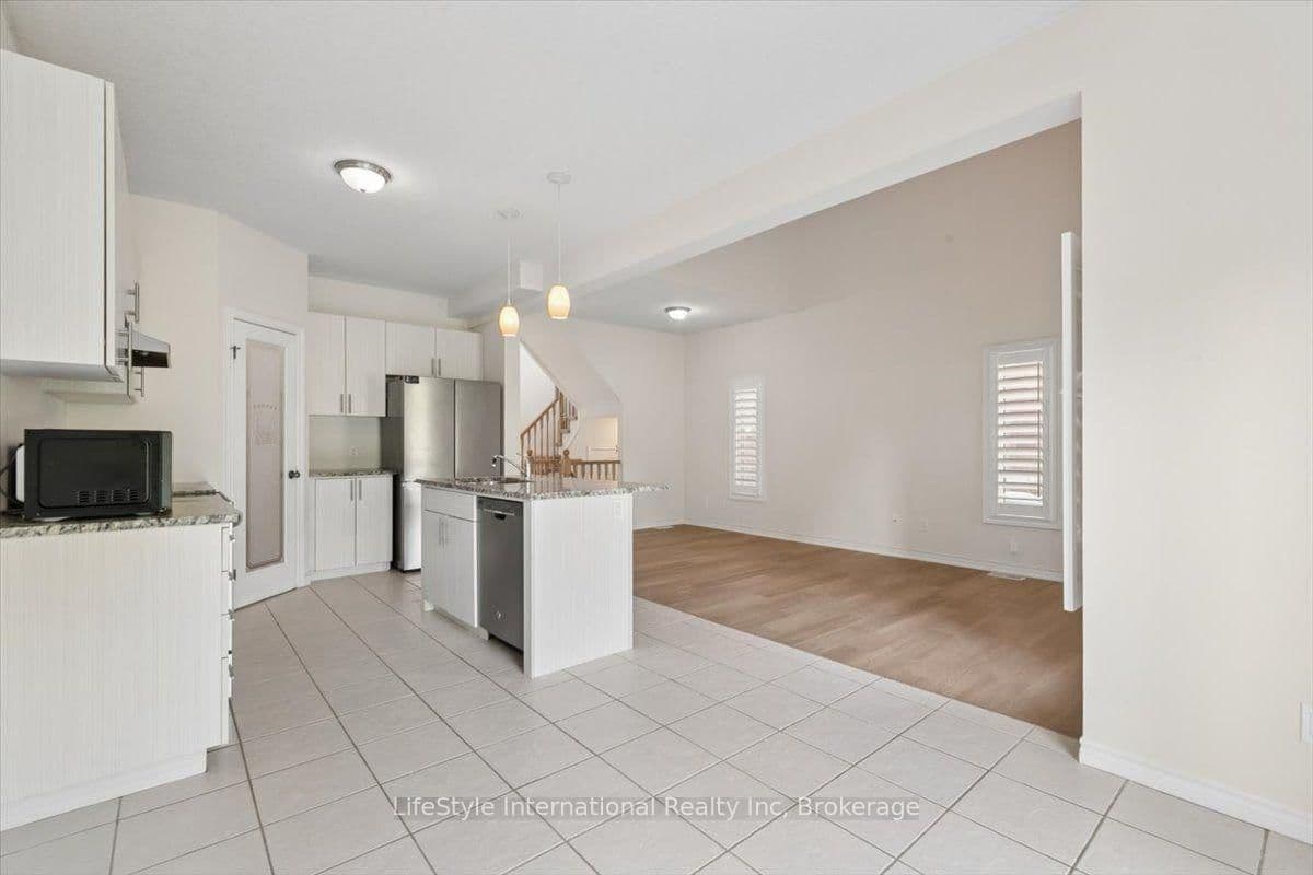 242 Moorlands Crescent S thumbnail 18