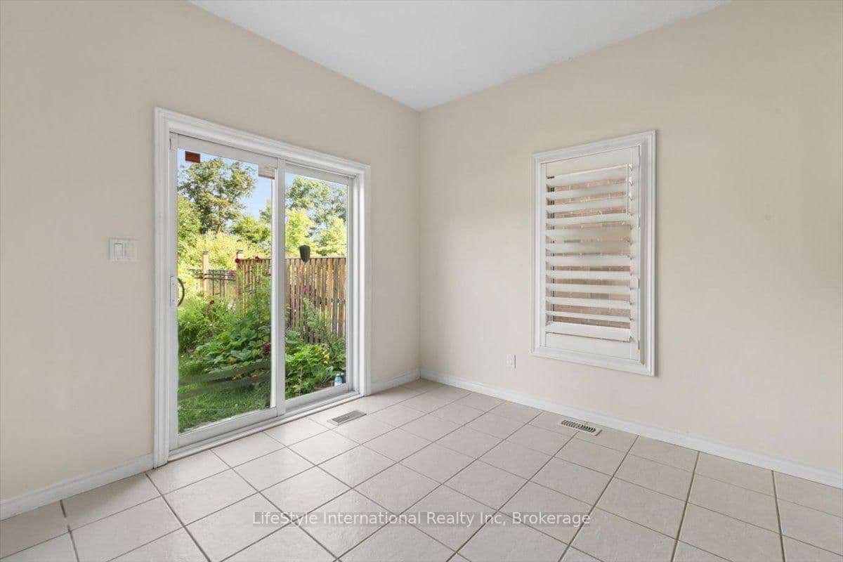242 Moorlands Crescent S thumbnail 19
