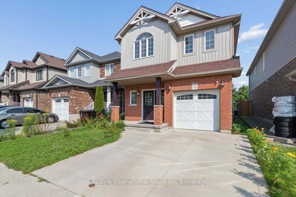 242 Moorlands Crescent S thumbnail 2