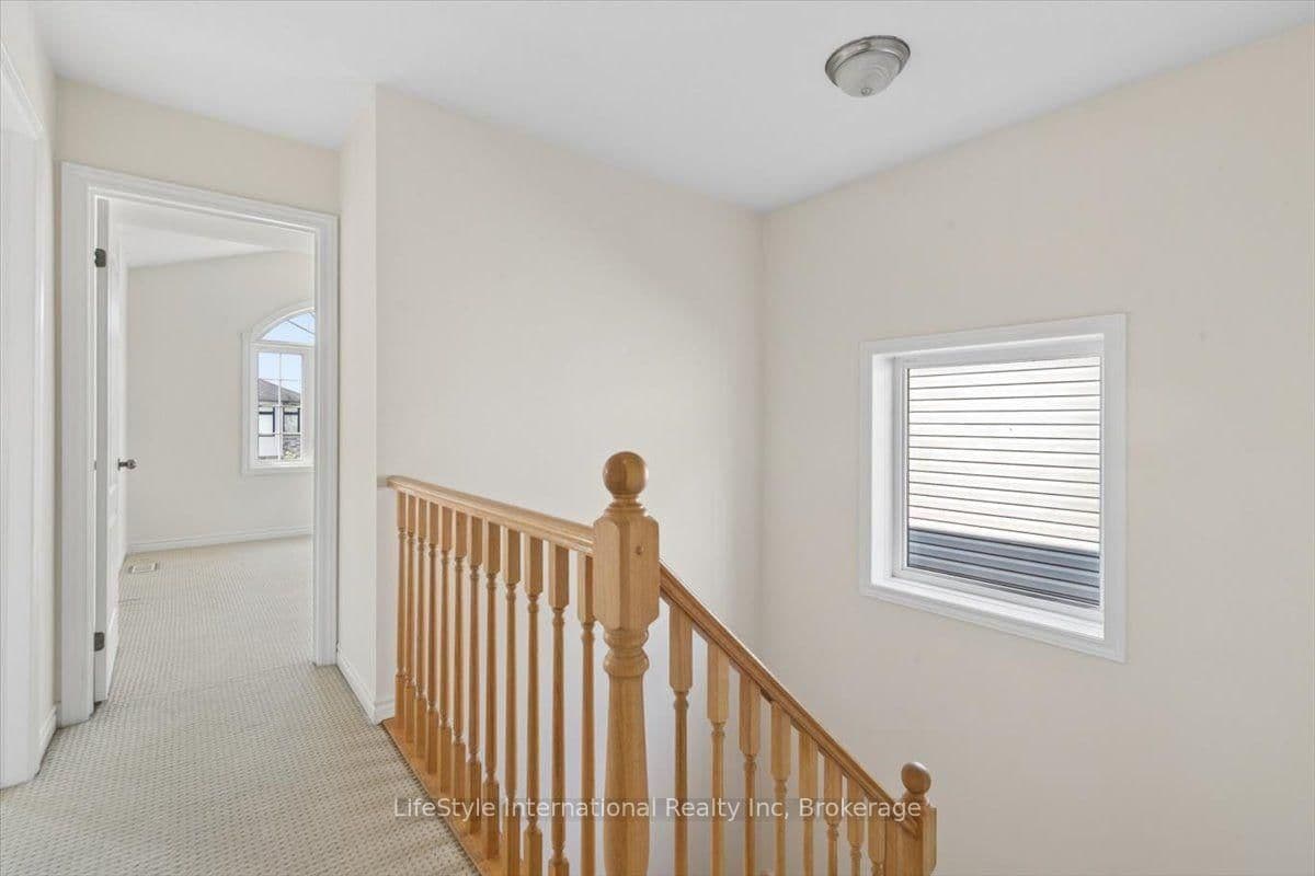 242 Moorlands Crescent S thumbnail 20