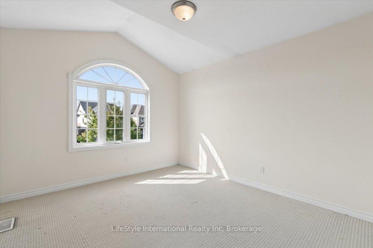 242 Moorlands Crescent S thumbnail 22