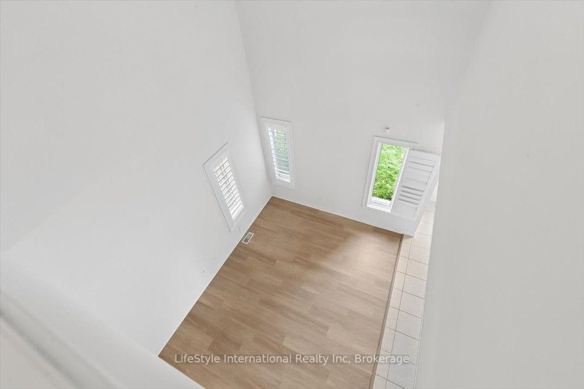 242 Moorlands Crescent S thumbnail 28