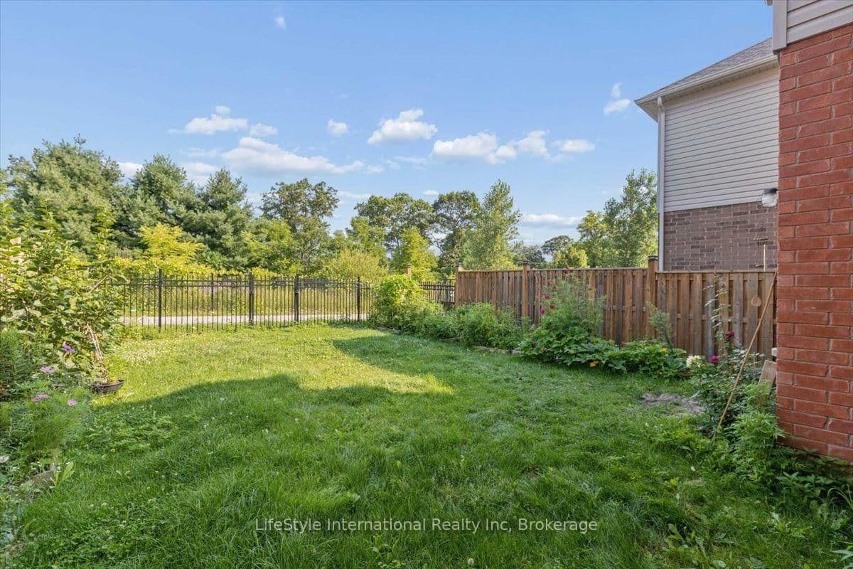 242 Moorlands Crescent S thumbnail 31
