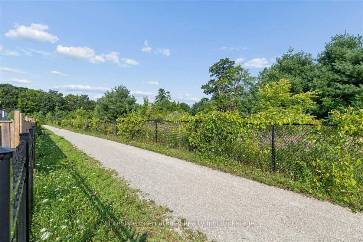 242 Moorlands Crescent S thumbnail 34