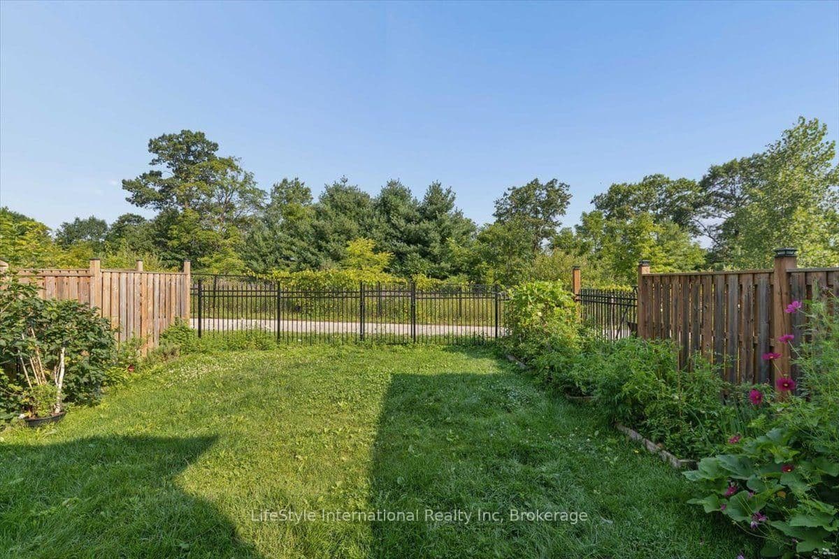 242 Moorlands Crescent S thumbnail 35