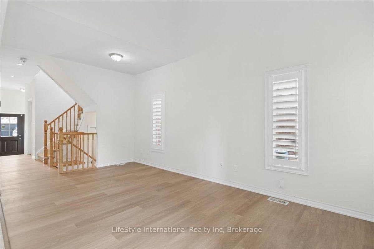 242 Moorlands Crescent S thumbnail 9