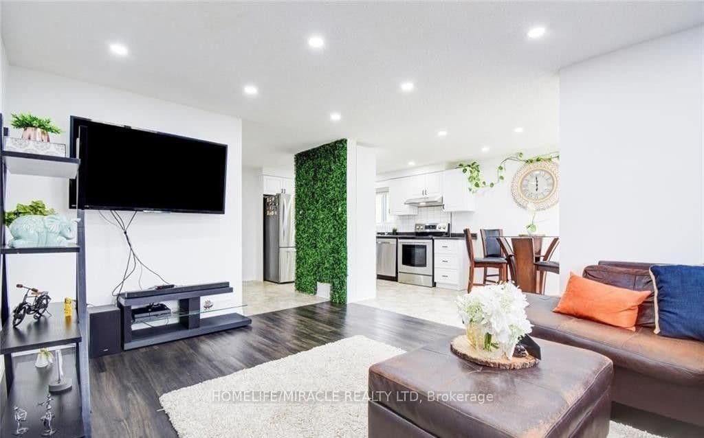 501 Highbrook Court thumbnail 3