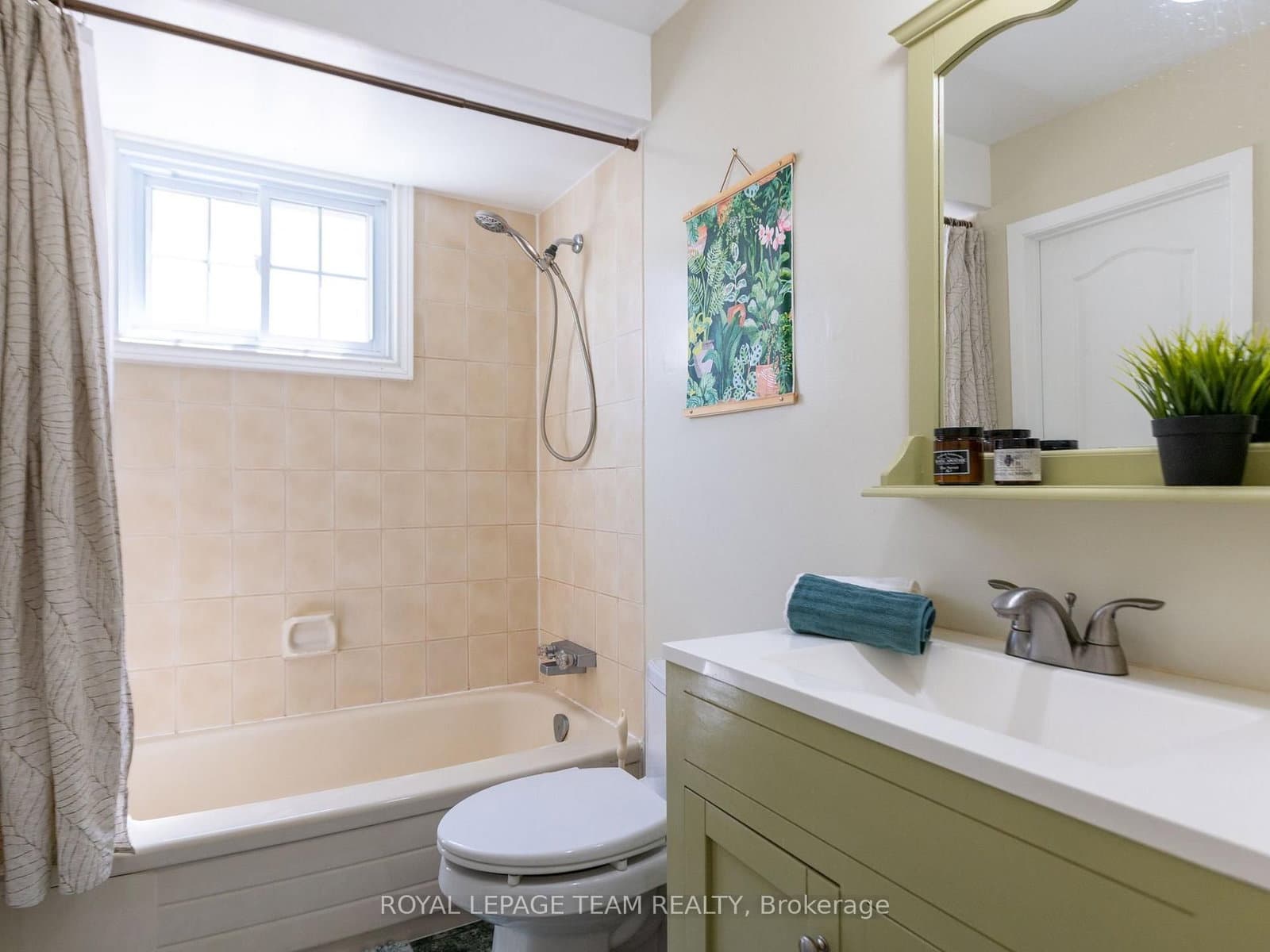 930 Alenmede Crescent thumbnail 18