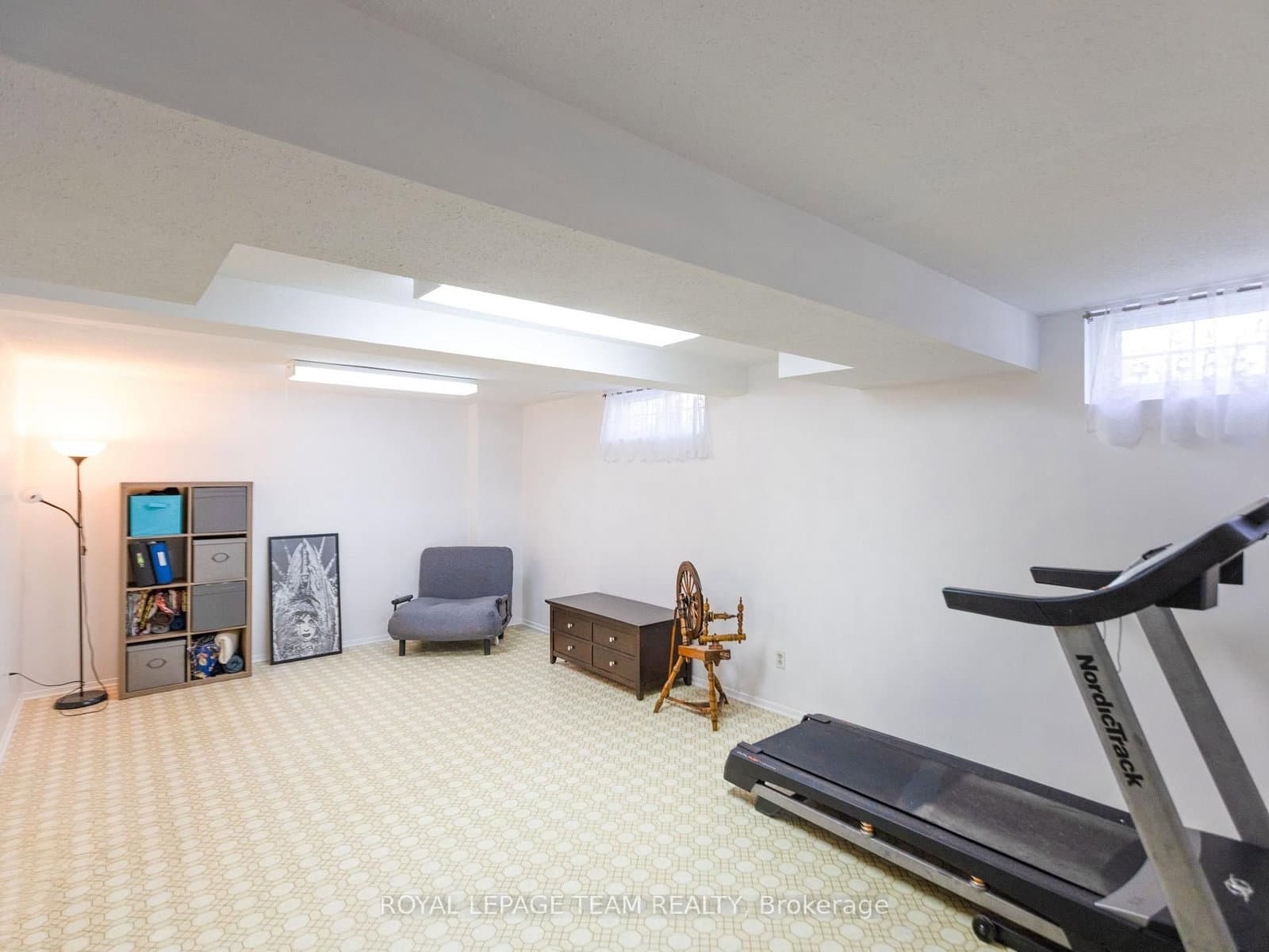 930 Alenmede Crescent thumbnail 20