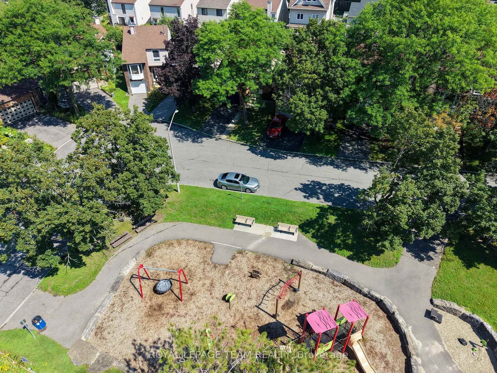 930 Alenmede Crescent thumbnail 25