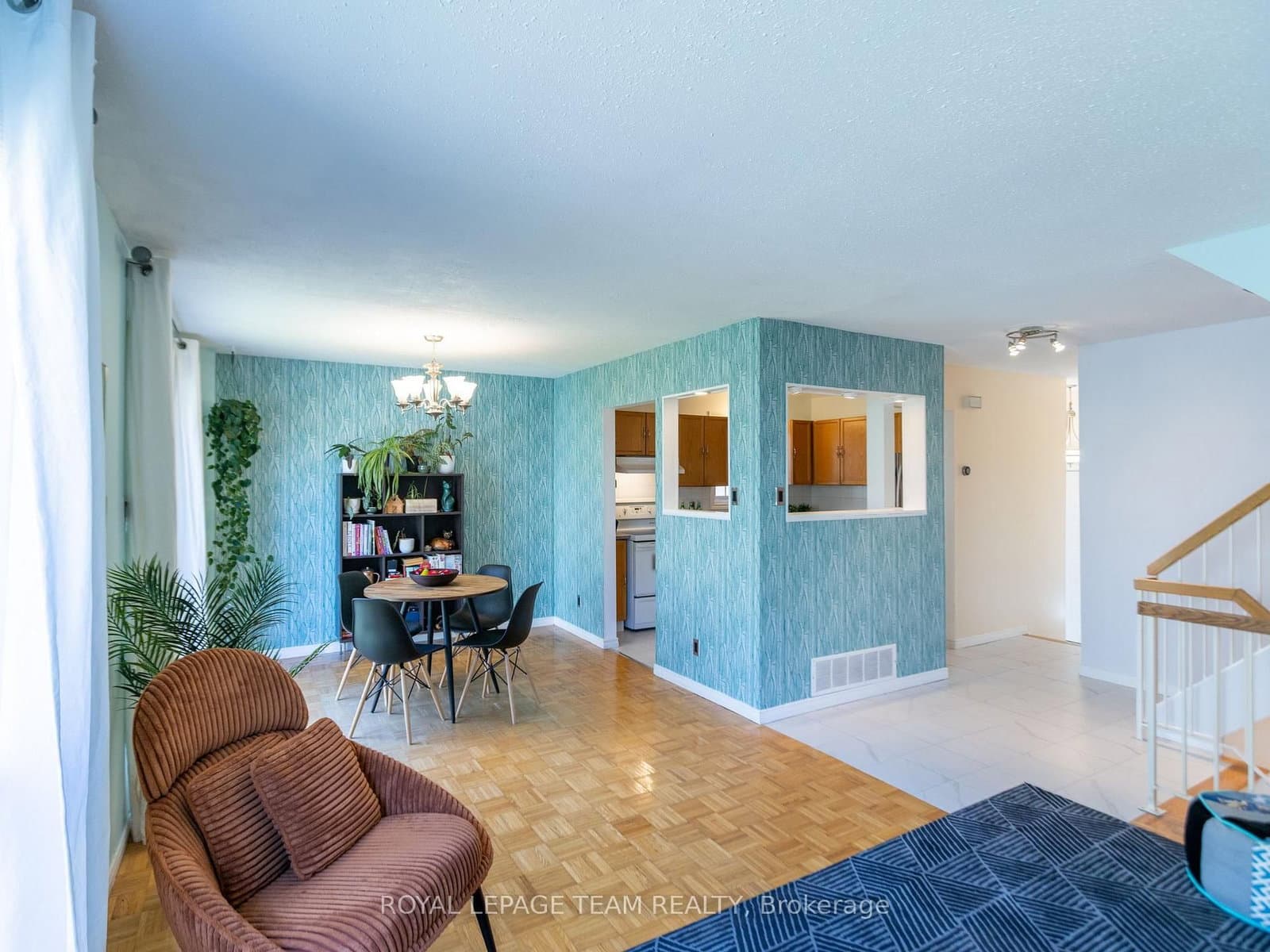 930 Alenmede Crescent thumbnail 5