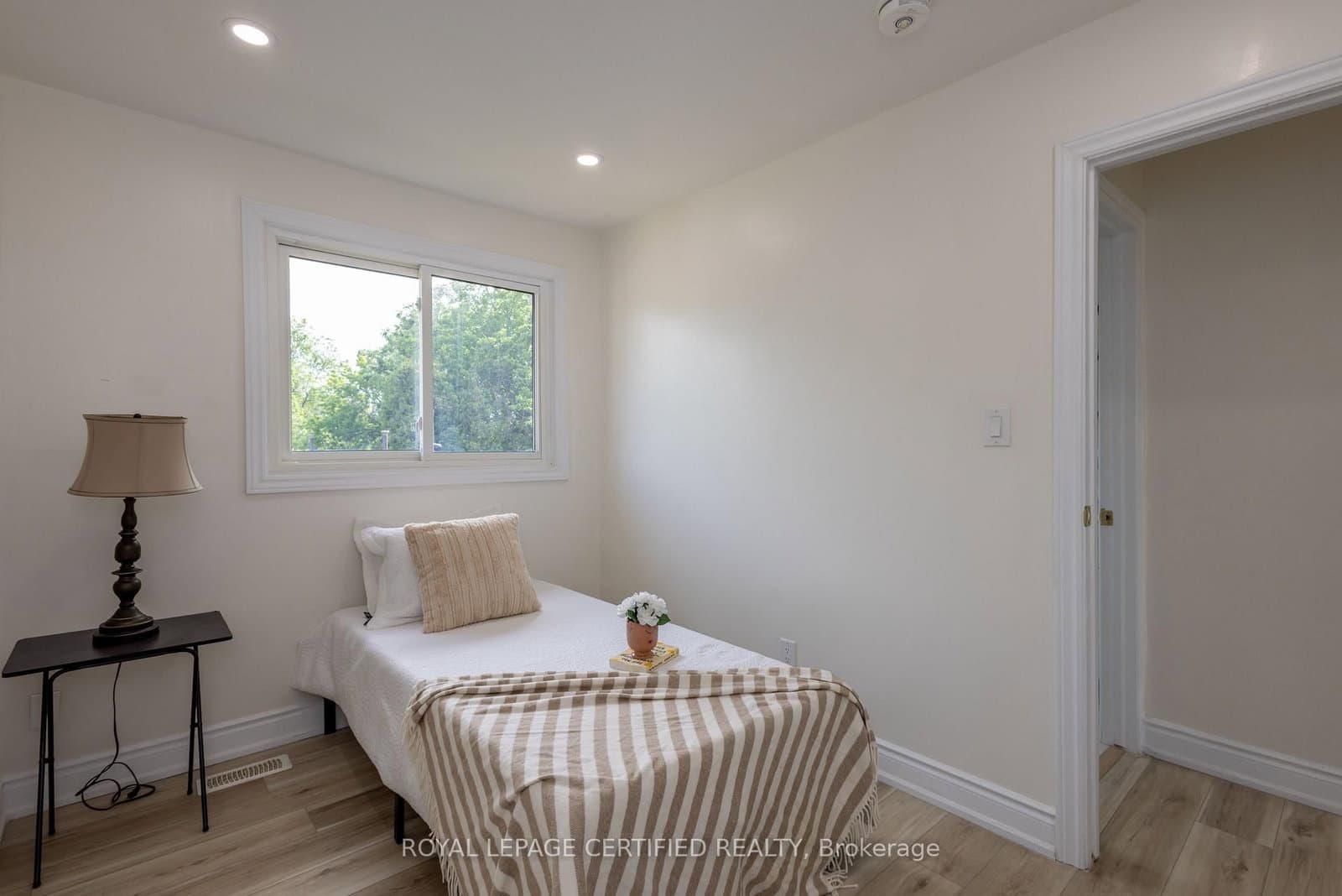 111 Limeridge Road W thumbnail 25