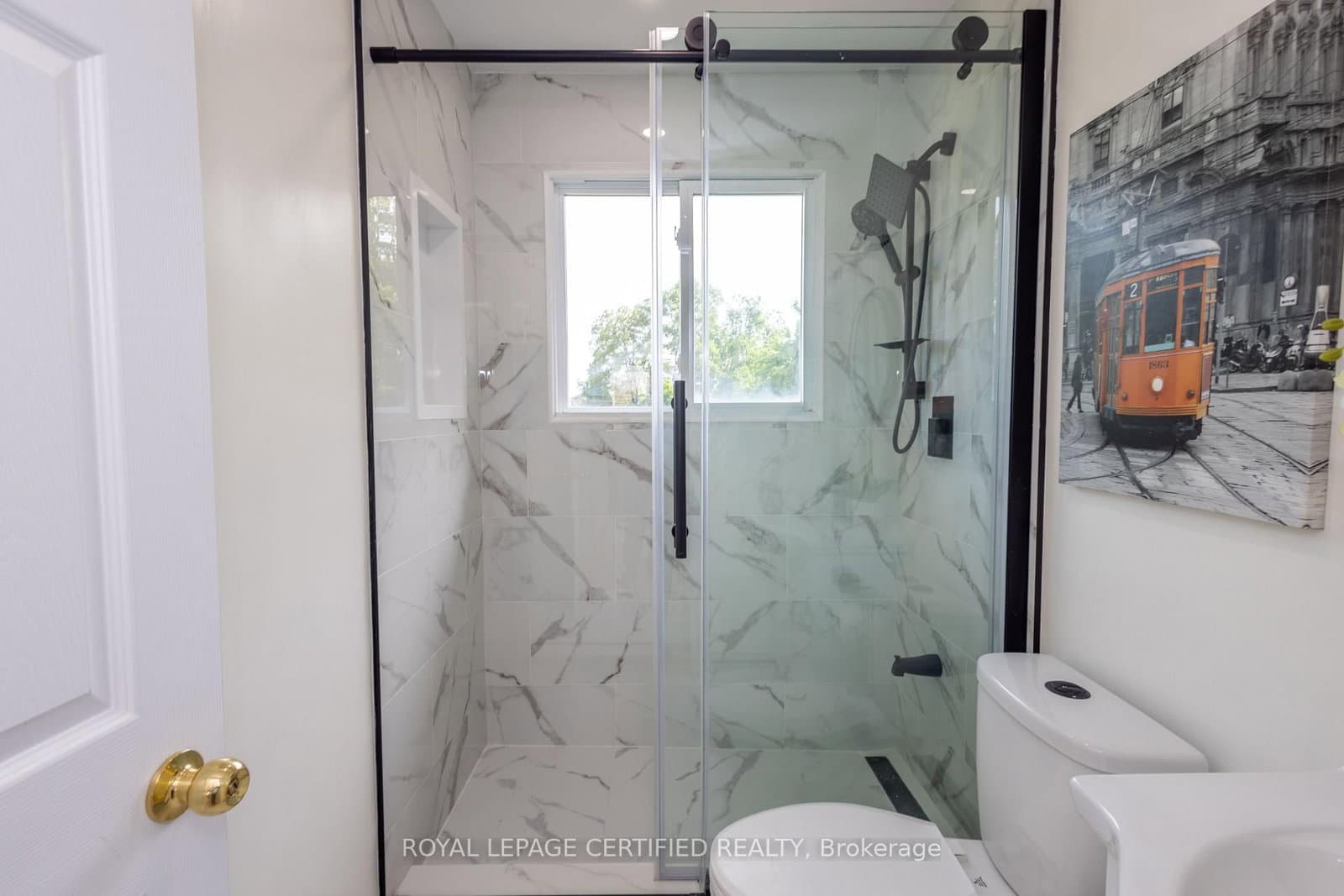 111 Limeridge Road W thumbnail 28