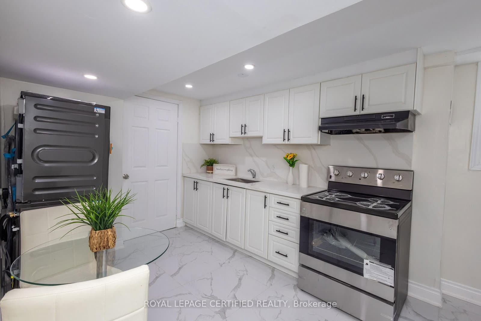 111 Limeridge Road W thumbnail 35
