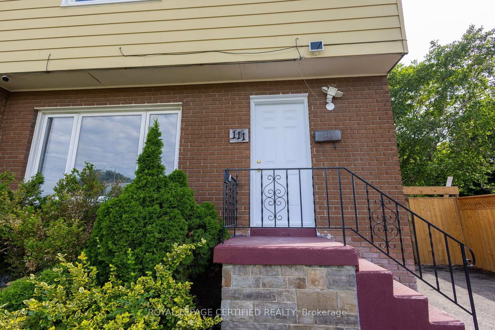 111 Limeridge Road W thumbnail 5