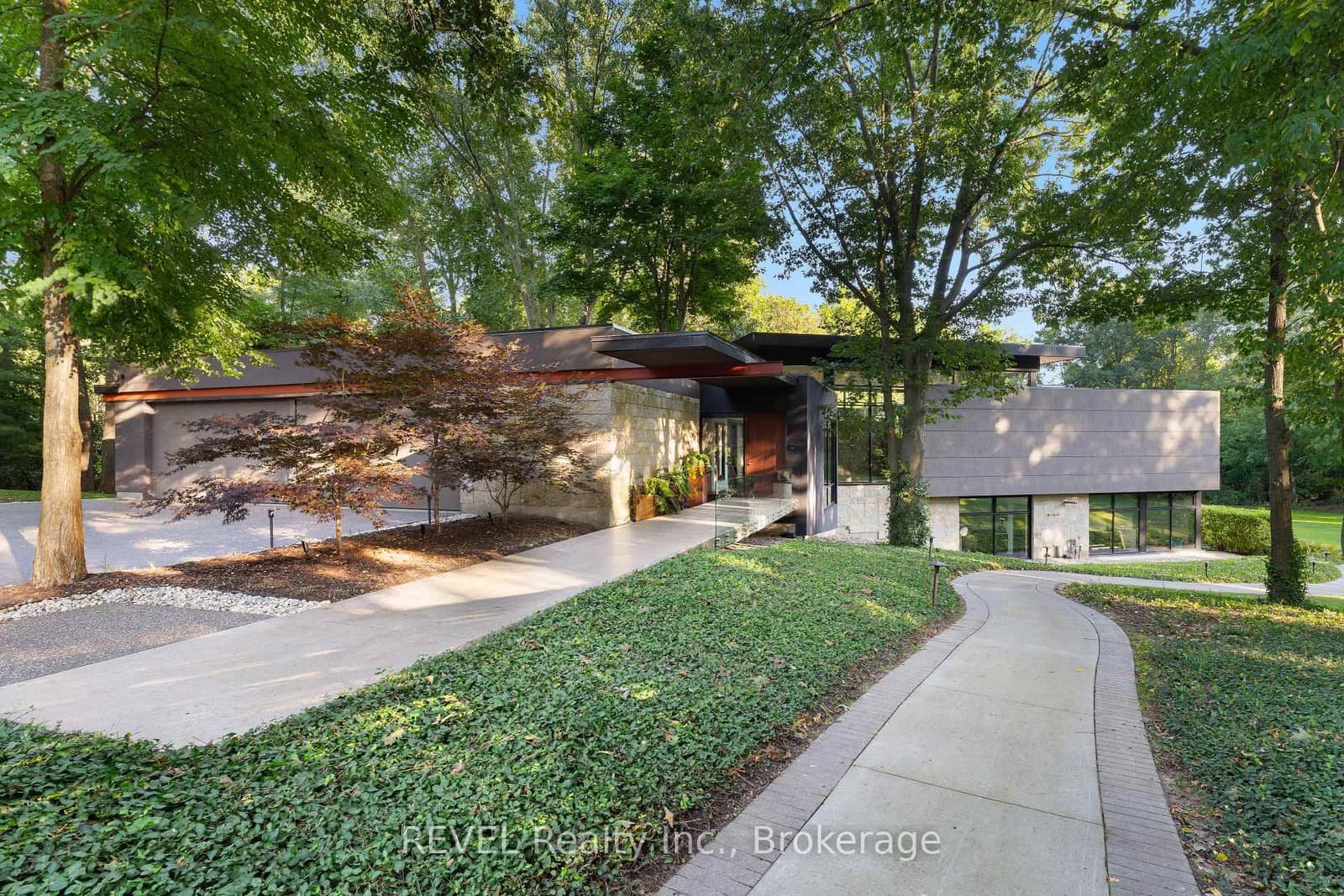 250 Canboro Road - Image 1