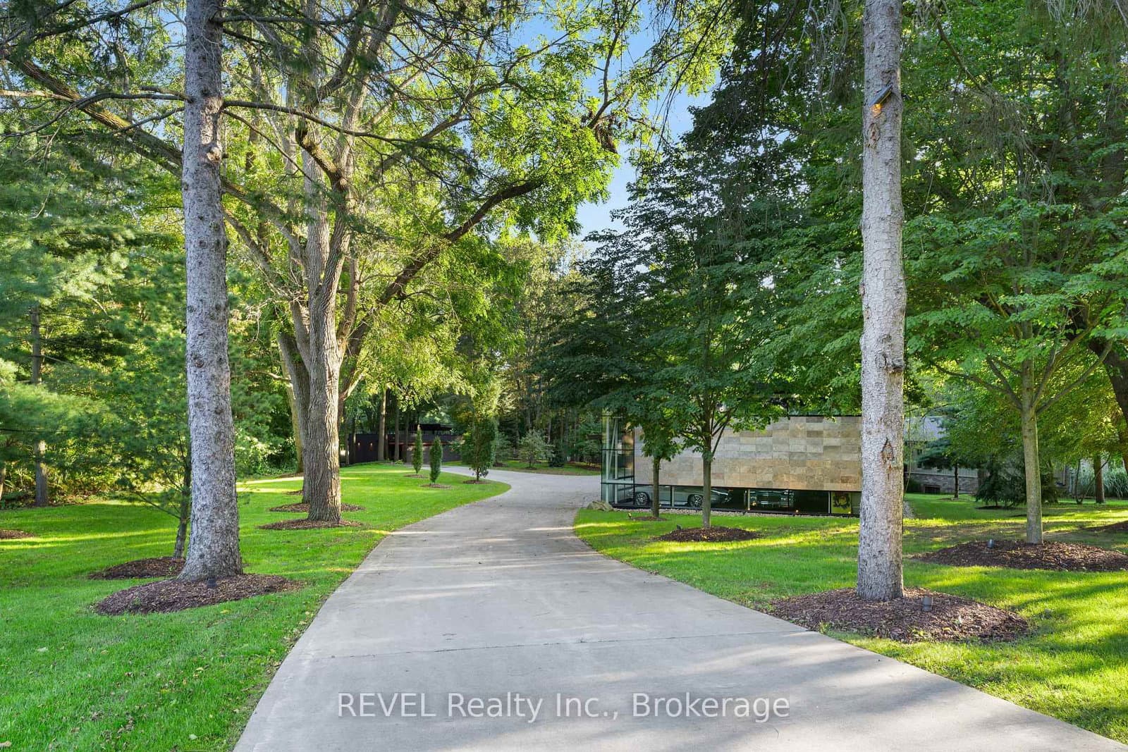 250 Canboro Road thumbnail 3