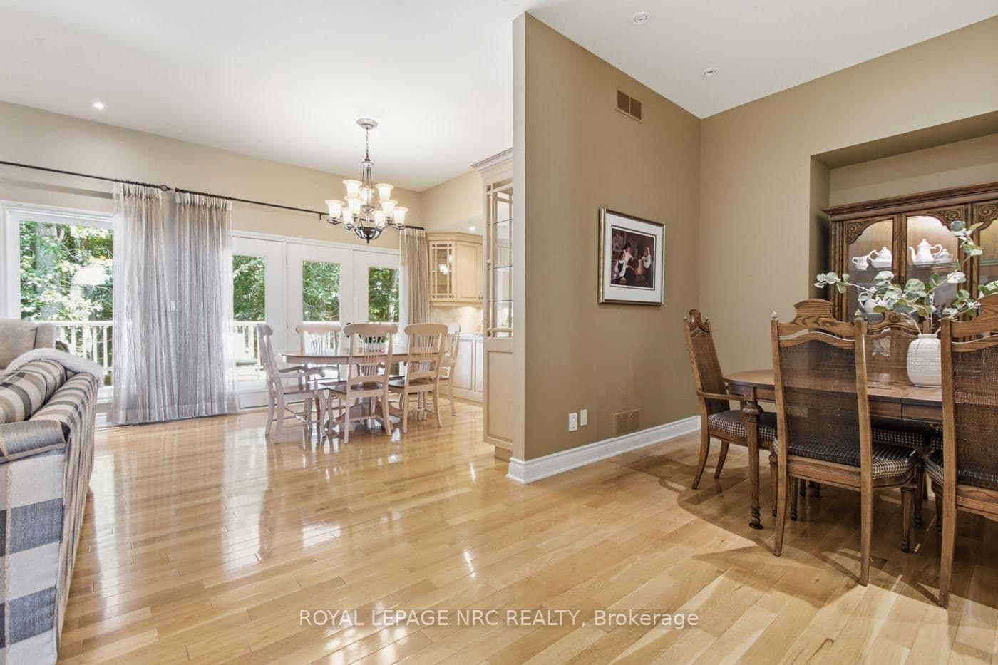 79 Cherry Ridge Boulevard thumbnail 11