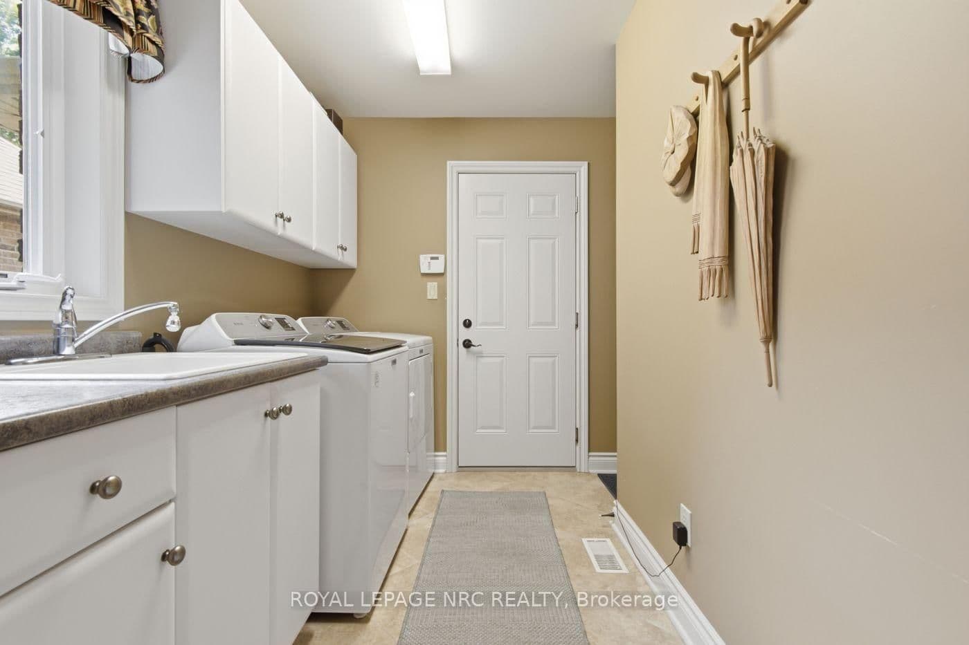 79 Cherry Ridge Boulevard thumbnail 22