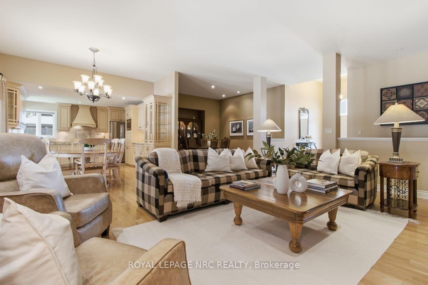 79 Cherry Ridge Boulevard thumbnail 8