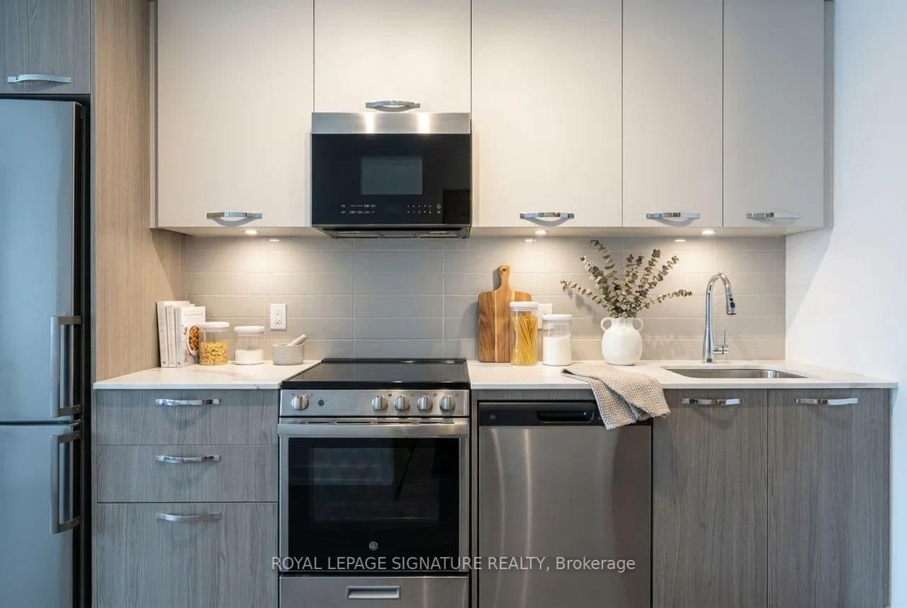 75 James Street S, Unit 1421 thumbnail 2