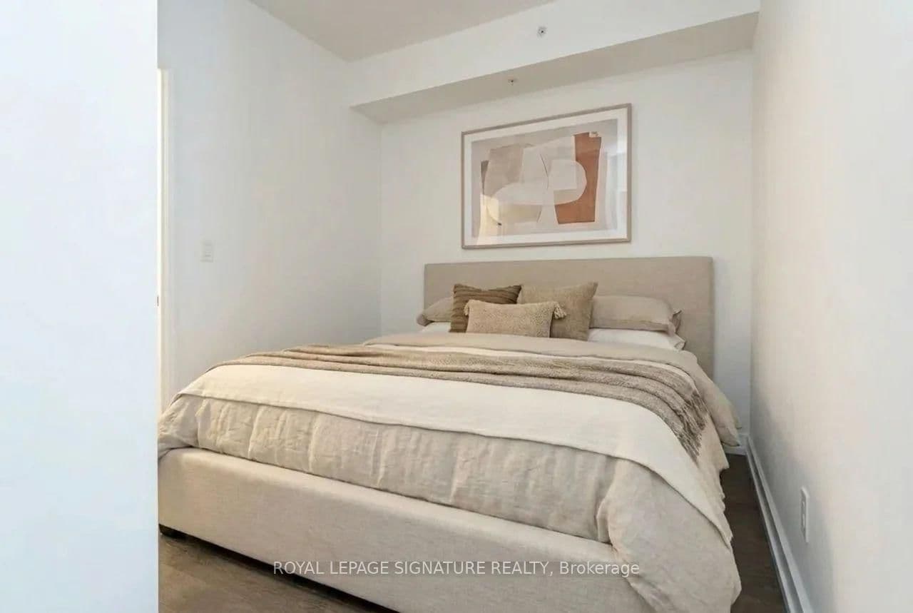 75 James Street S, Unit 1421 thumbnail 5