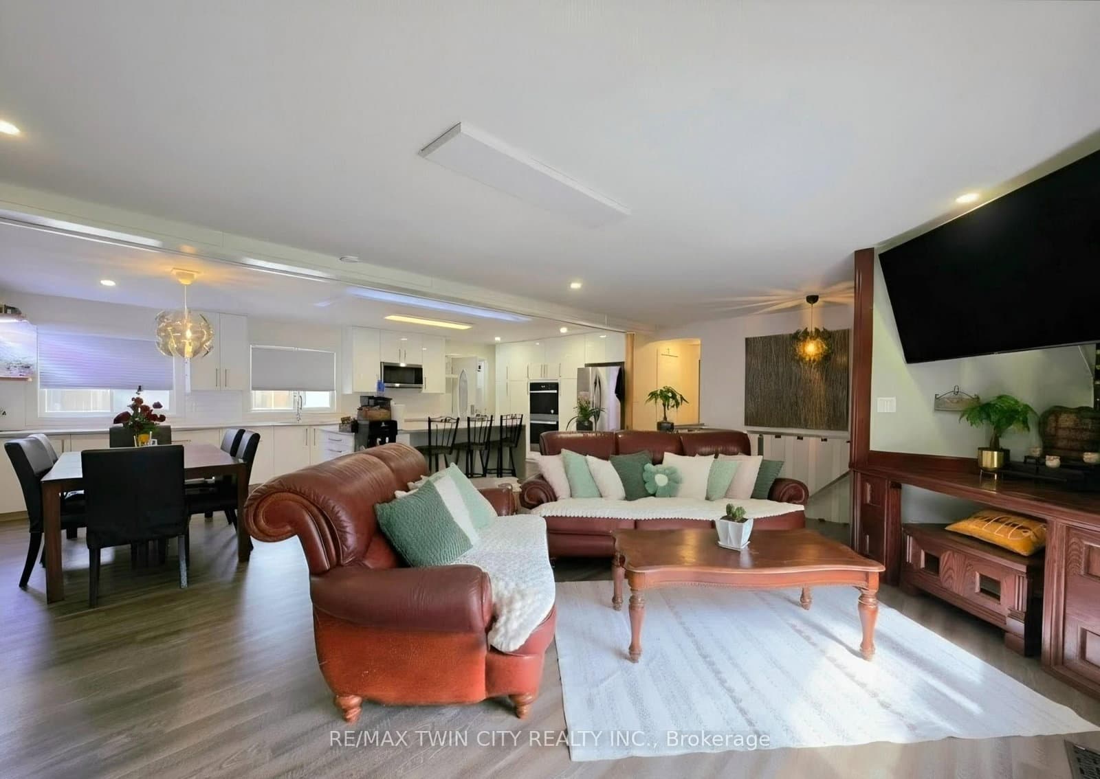 99 John Street W thumbnail 16