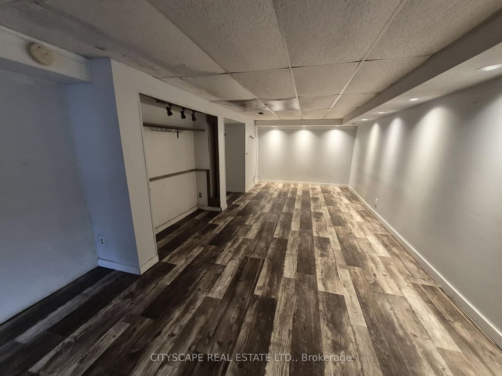850 Berkshire Drive, Unit 8 thumbnail 29