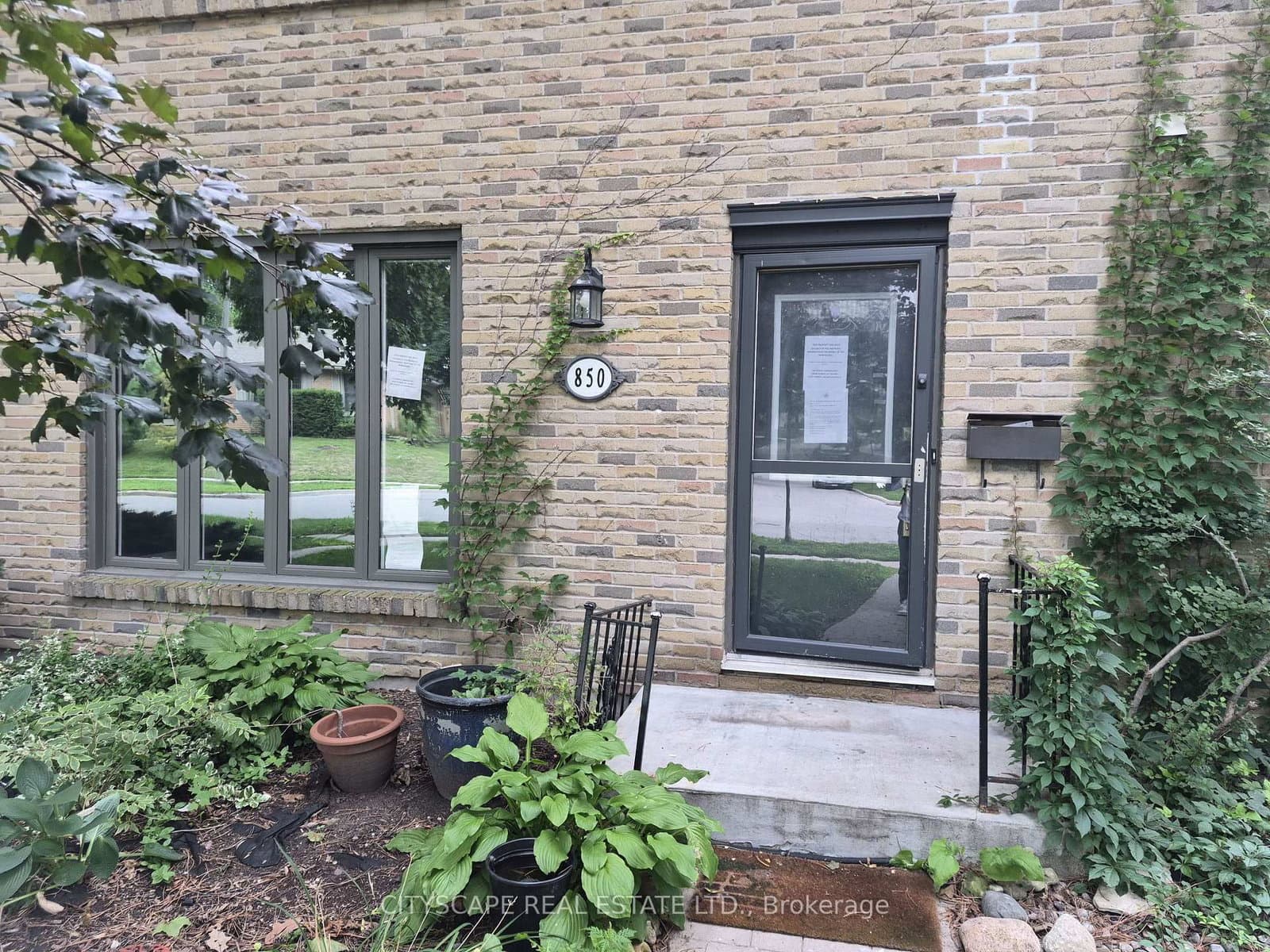 850 Berkshire Drive, Unit 8 thumbnail 3